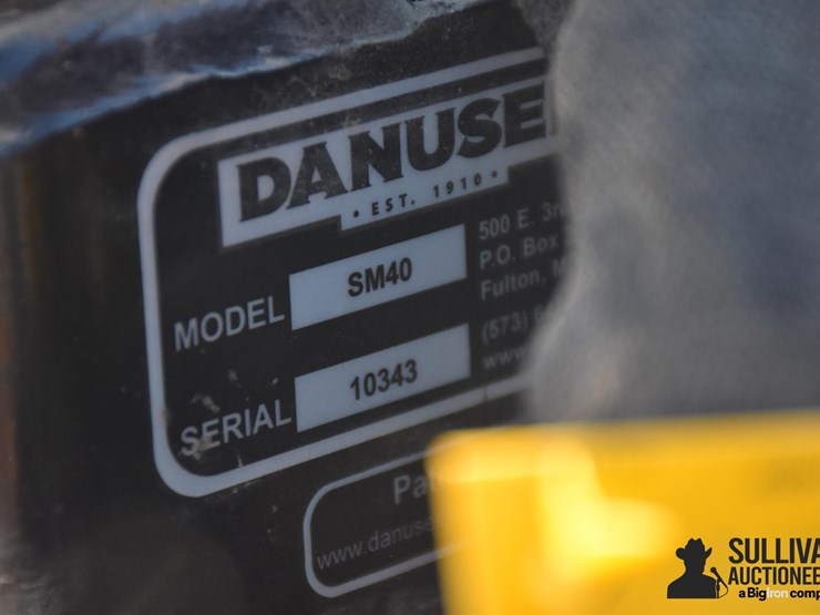 danuser-hammer-sm40-post-driver-skid-steer-attachment-image-13