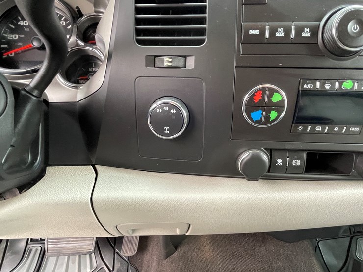 2011-chevrolet-silverado-2500hd-lt-image-68