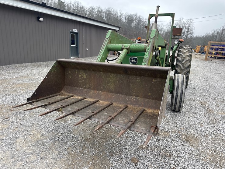 john-deere-2240-image-3