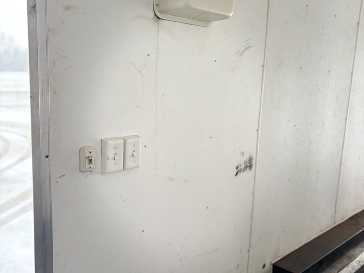 #355-•-2018-vintage-enclosed-trailer-(has-mn-title)-(clintonville,-wi)-image-17