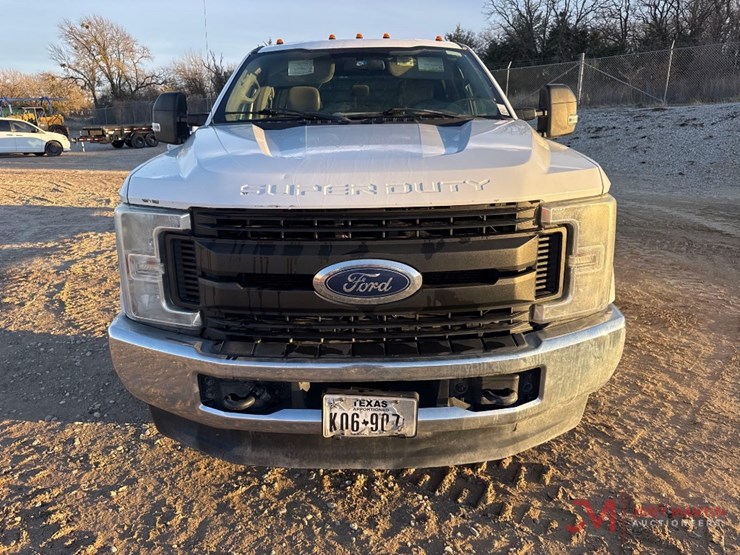 2017-ford-f350-xl-image-5