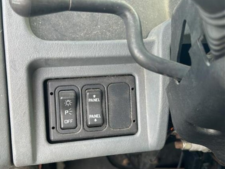 2004-international-durastar-4300-image-18