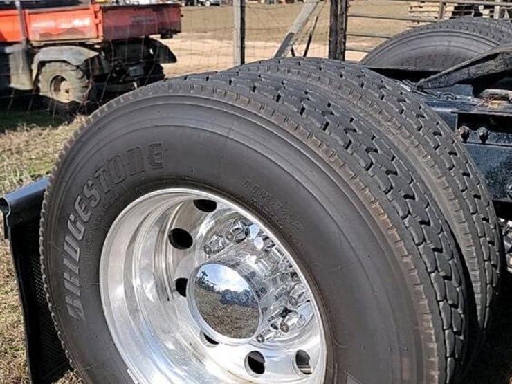 2016-peterbilt-389-image-8