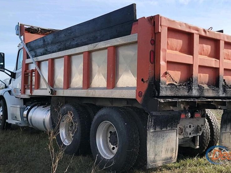 2016-peterbilt-579-image-3