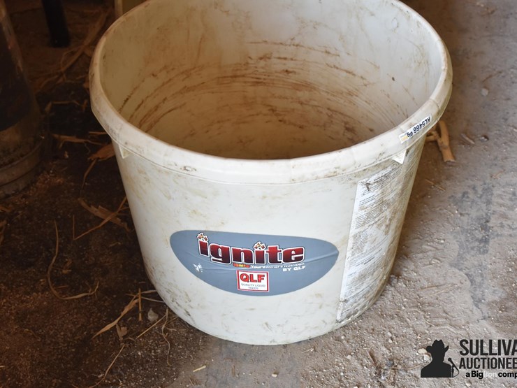 livestock-mineral-tubs/buckets-image-3