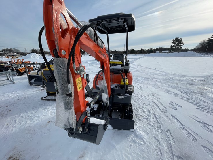 #140-•-landhero-me18-mini-excavator-(mosinee,-wi)-image-2