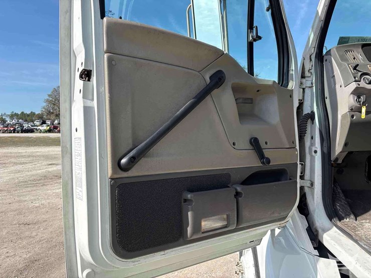 2007-sterling-l7500-image-16