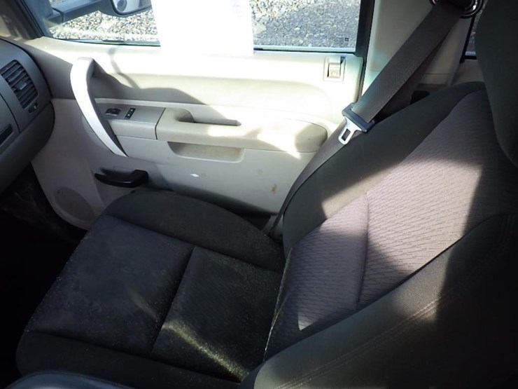 2012-chevrolet-3500-image-31