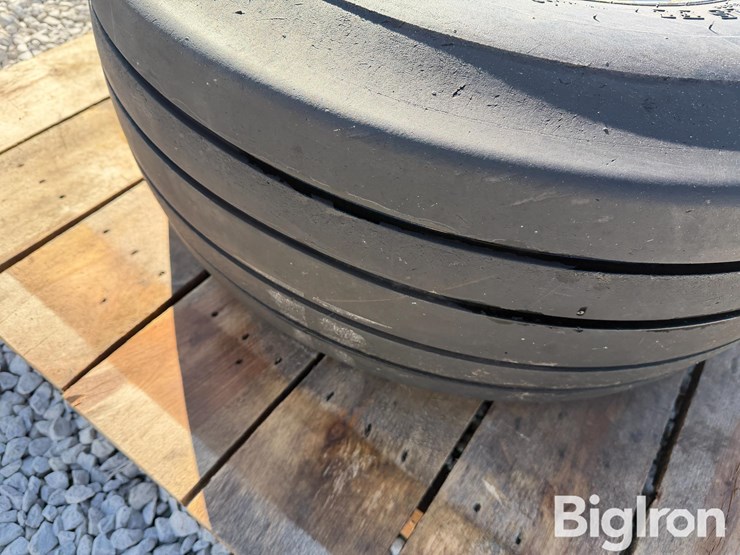 bkt-12.5l-15fi-load-range-f-tire-&-silver-8-bolt-rim-image-9