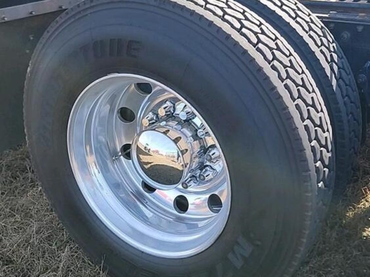 2016-peterbilt-389-image-15