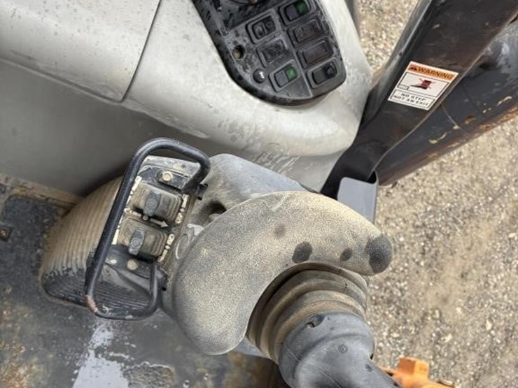 2019-case-580sn-image-27