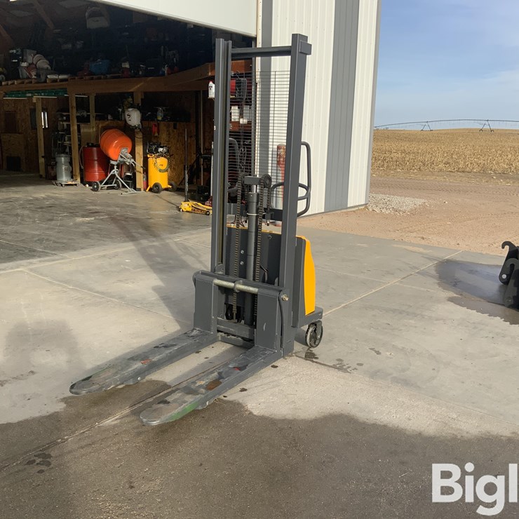 2200lb Electric Pallet Mover