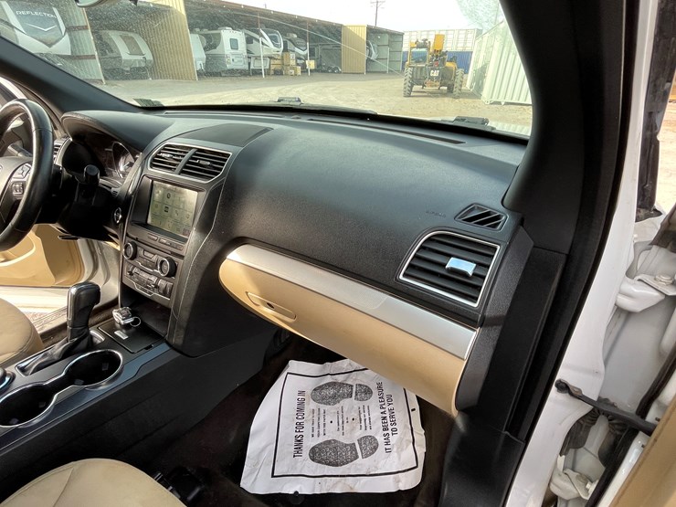 2017-ford-explorer-image-97