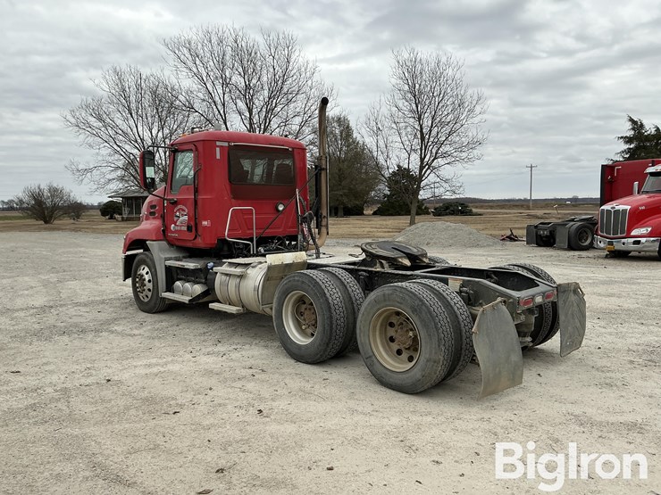 2016-mack-pinnacle-cxu613-image-7