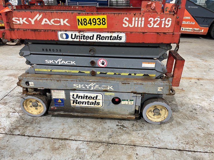 2014-skyjack-sjiii3219-image-11