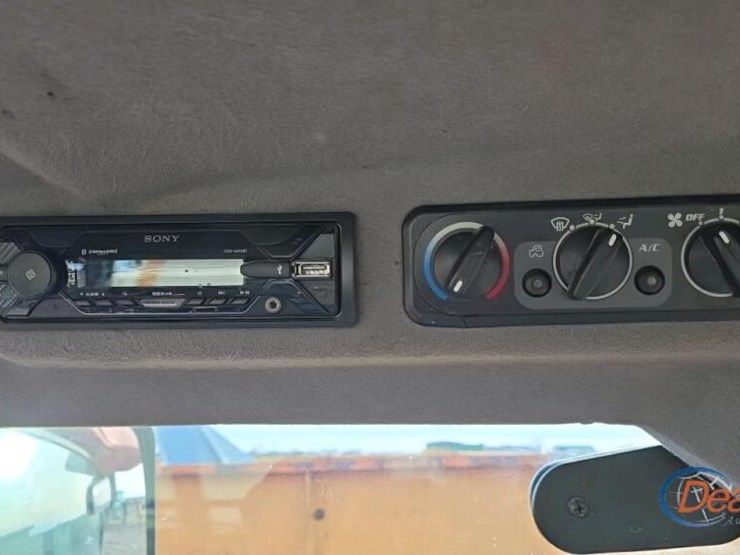 kubota-la1353-image-30