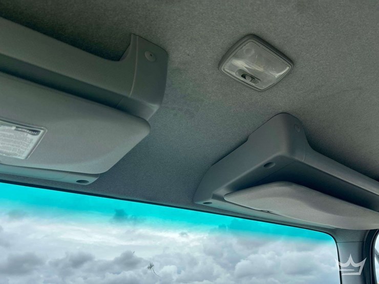 2016-isuzu-npr-image-19