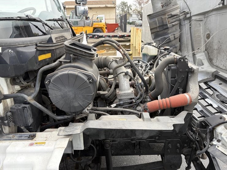 2016-hino-box-truck-image-12