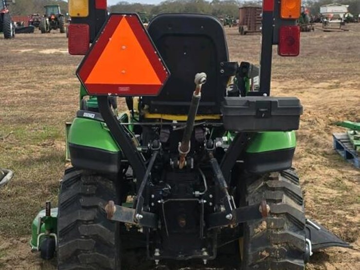 2017-john-deere-1025-image-8