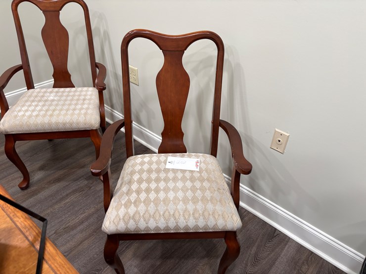 #202-•-lot-of-2-chairs-image-4