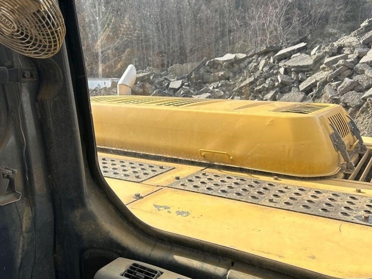 2002-deere-230c-lc-image-16