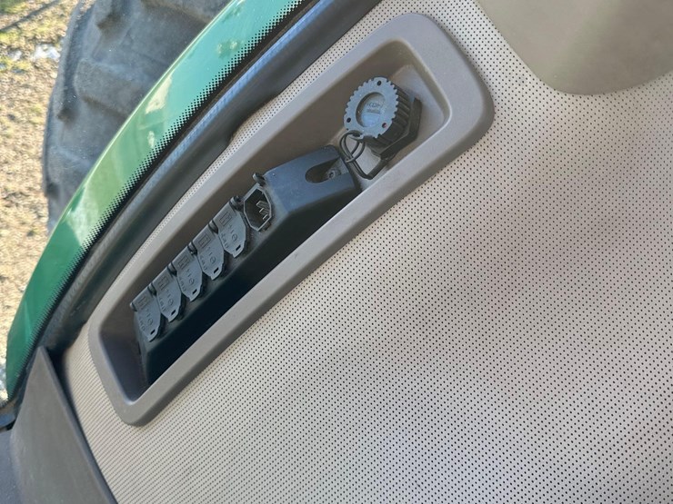 2017-john-deere-8400r-image-17