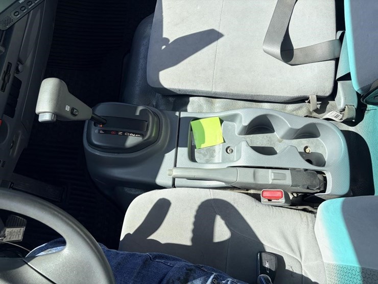 2017-isuzu-nrr-image-18