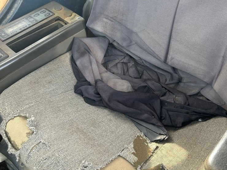 2002-deere-230c-lc-image-15