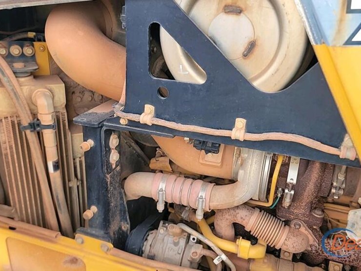 2015-deere-700k-lgp-image-16