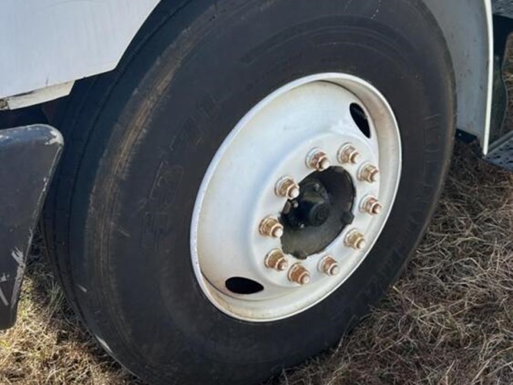 2004-international-durastar-4300-image-9