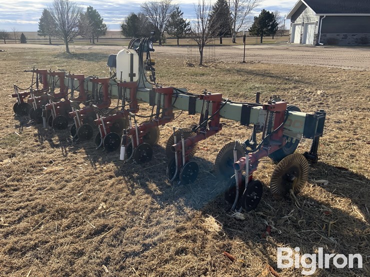 orthman-8r30-fertilizer-bar-image-5