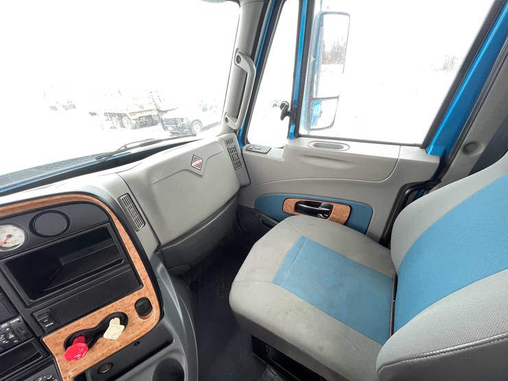 2014-international-prostar-image-78