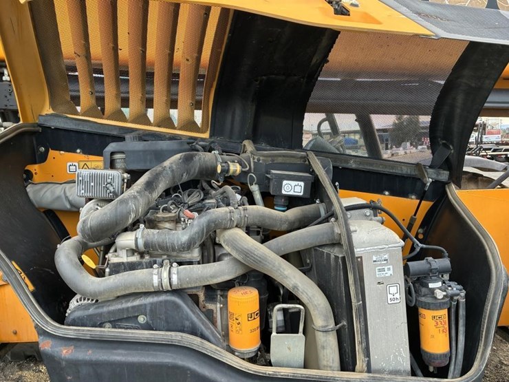 2014-jcb-telescopic-reach-lift-image-12