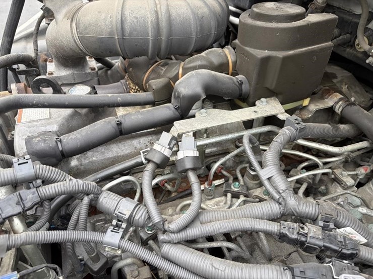 2016-hino-box-truck-image-11