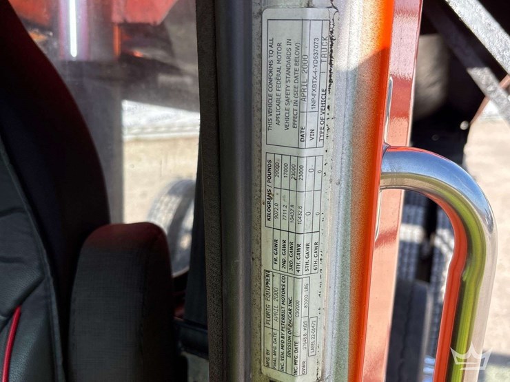 2000-peterbilt-378-image-5