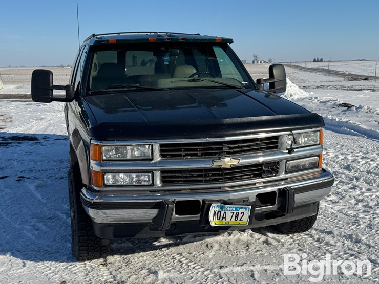 1996-chevrolet-suburban-1500-image-2