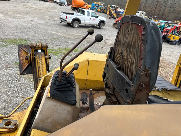 caterpillar-416-image-6