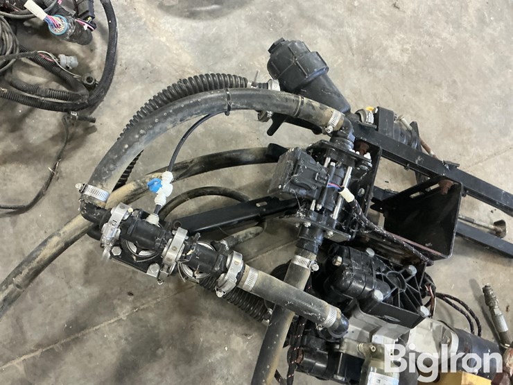 2017-john-deere-2000-image-14