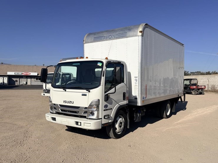 2023-isuzu-nrr-image-1