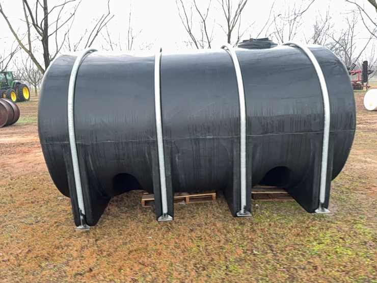 3235-gallon-black-poly-tank-with-straps---brand-new!!!-never-had-anything-in-it-and-has-been-inside-the-shed-since-bought-image-5
