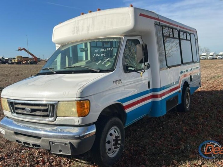 2005-ford-e350-image-6