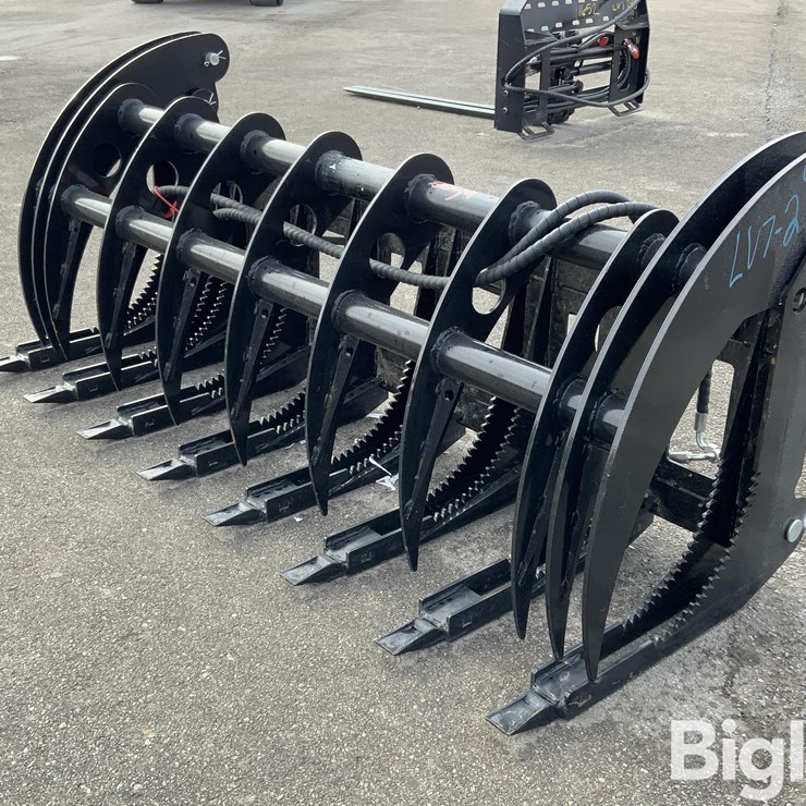 2025 GIYI CLG72 72" Skid Steer Curved Log Grabber