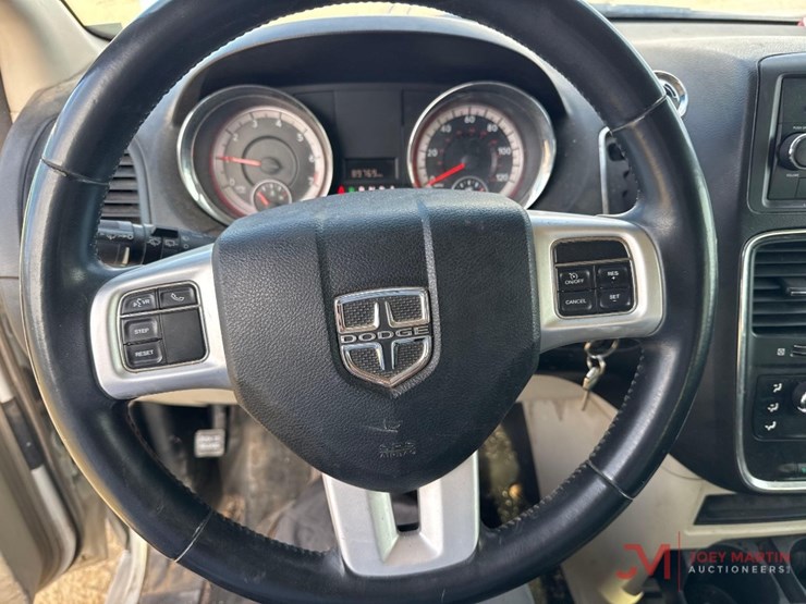 2014-dodge-grand-caravan-image-24