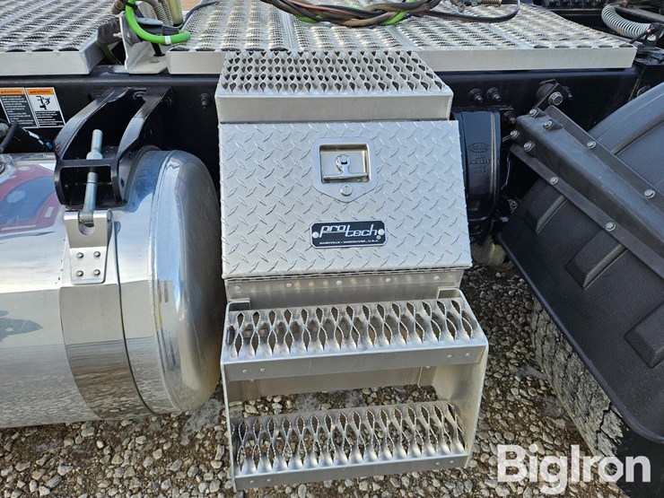 2013-peterbilt-386-image-19