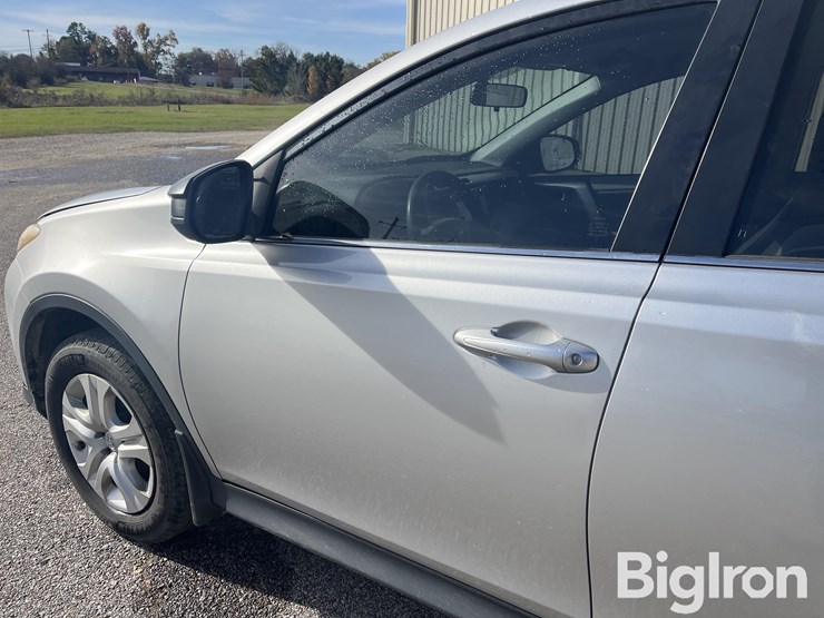 2013-toyota-rav4-le-image-9