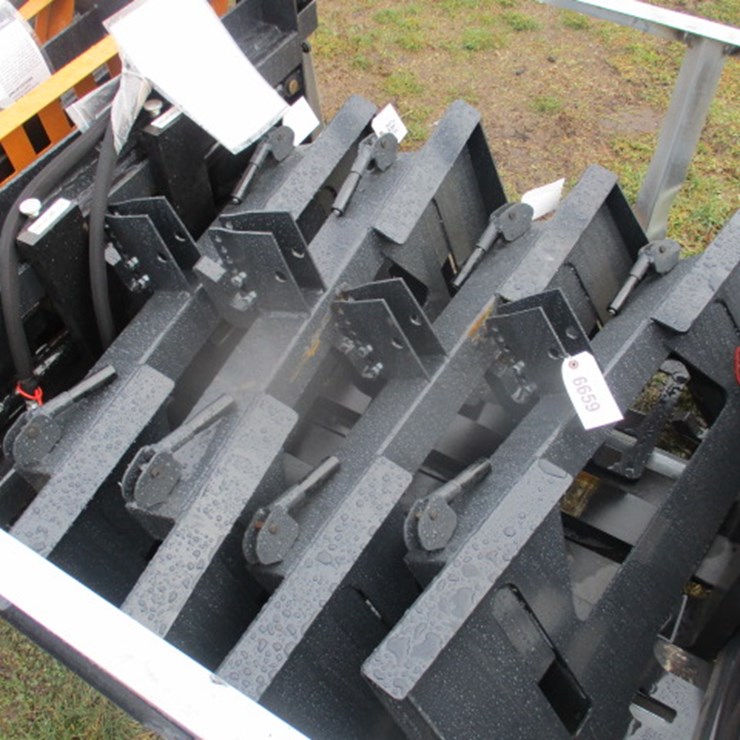 #6659 • 3 Point Quick Tach Unused 2025 3 Point Quick Tach Adapt Universal Skid Steer Quick Tach to Category 1 & 2, 3 Point Quick Hitch. - Reinforced with 3.25"x3.25” tubular steel. - Lightweight design saving on your loaders lifting capacity. - Adjustable t