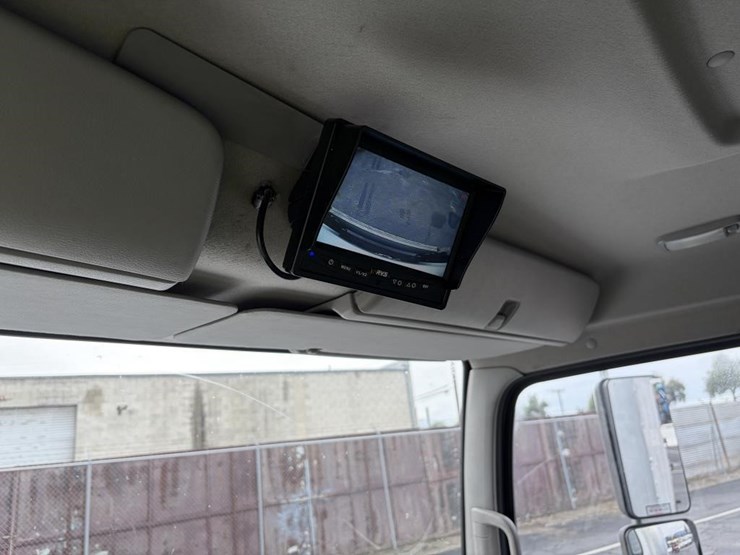 2016-hino-box-truck-image-17