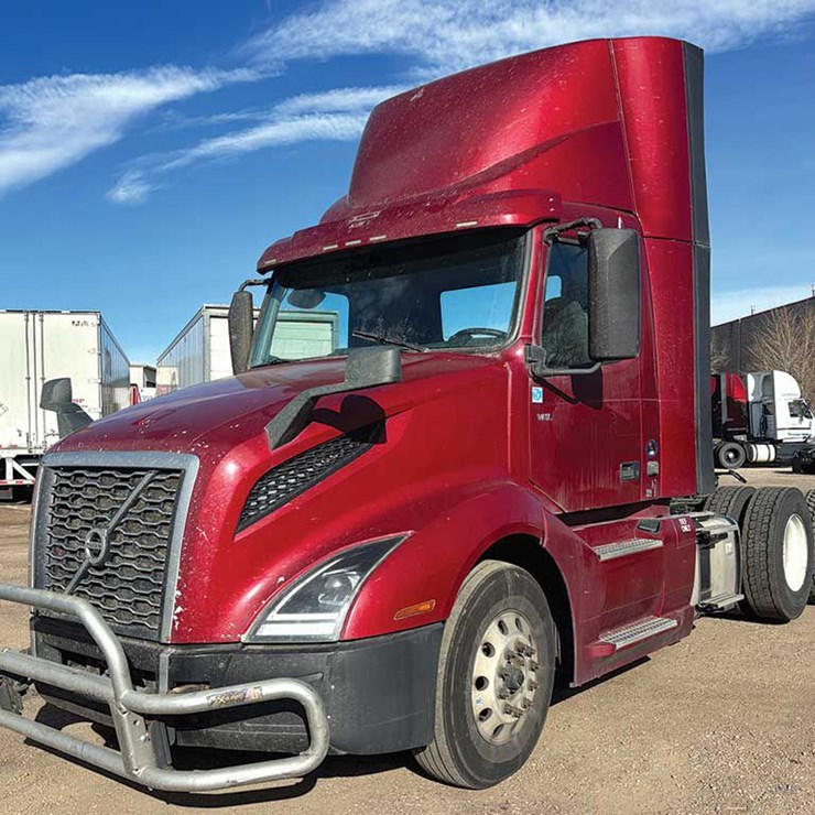 2021 VOLVO VNL 300