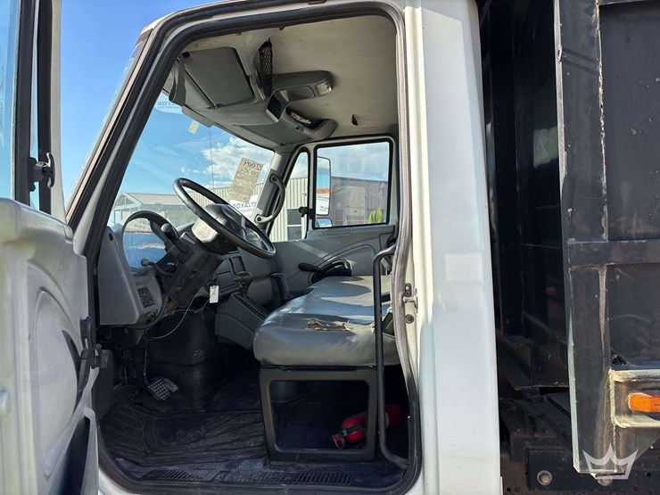 2005-international-durastar-4300-image-17