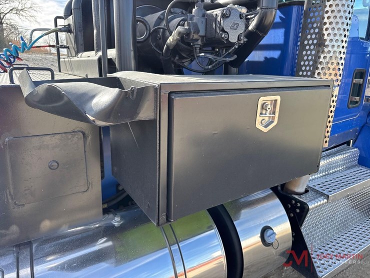 2013-kenworth-t800-image-27